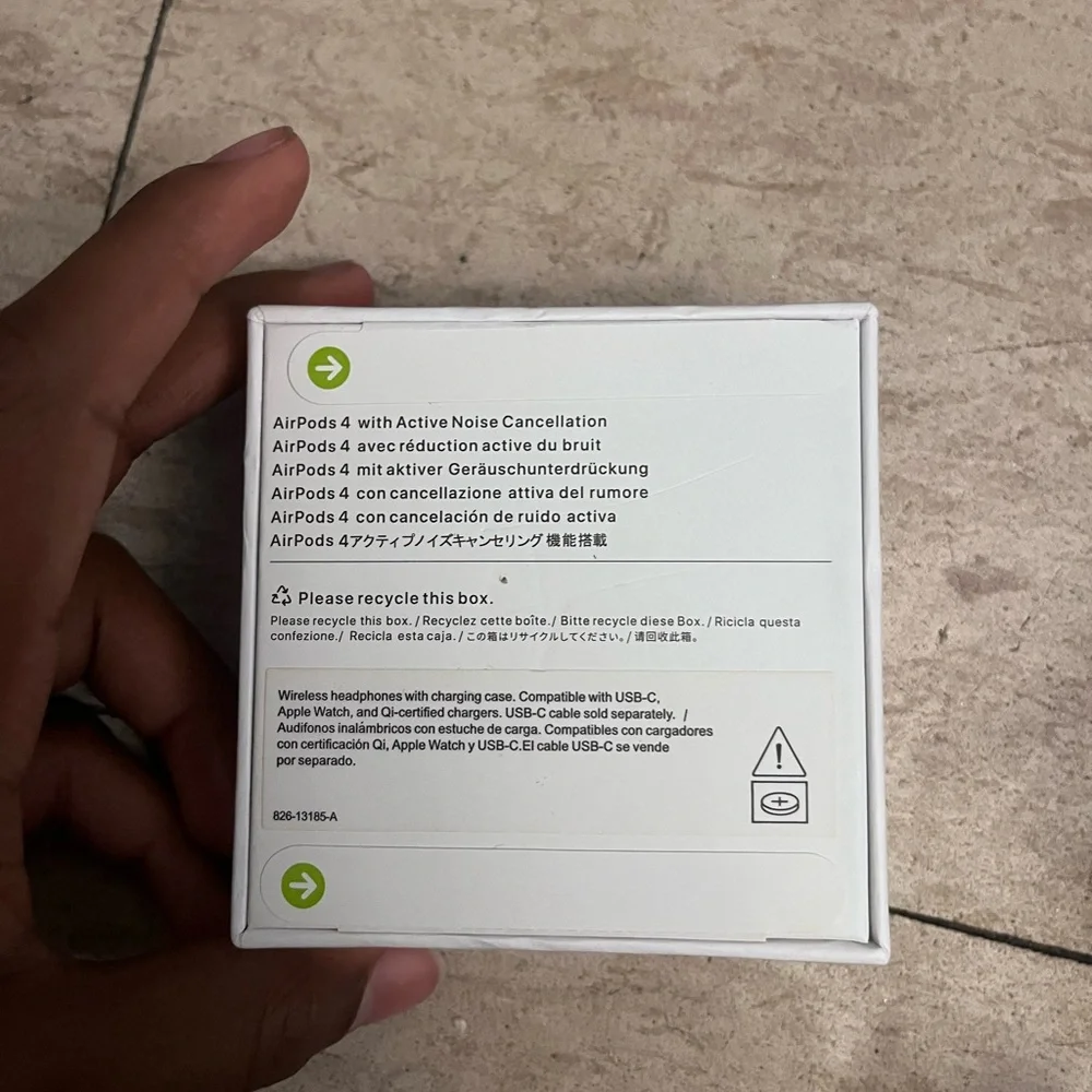 Apple AirPods (4th Generation)